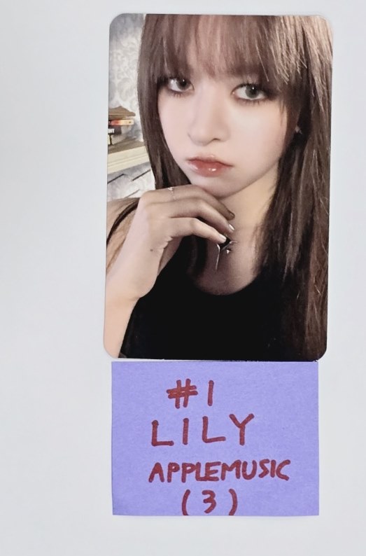 NMIXX "Fe3O4: STICK OUT" - Apple Music Pre-Order Benefit Photocard [24.8.20] - HALLYUSUPERSTORE