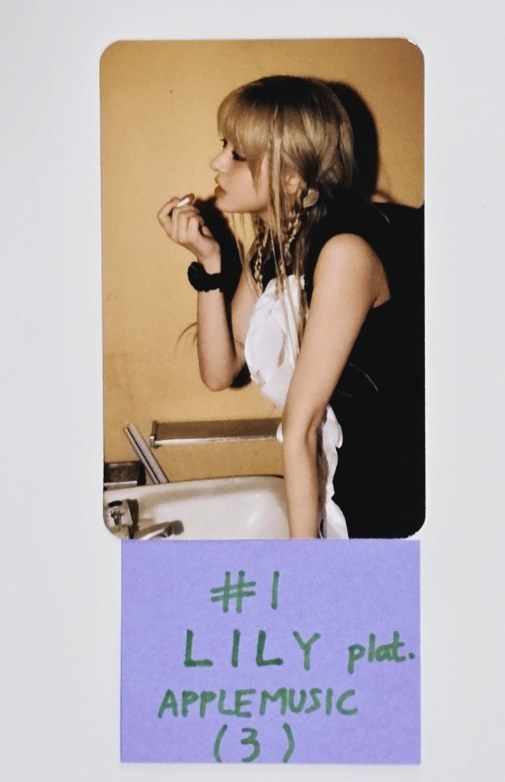 NMIXX "Fe3O4: STICK OUT" - Apple Music Pre-Order Benefit Photocard [Platform Ver.] [24.8.20] - HALLYUSUPERSTORE