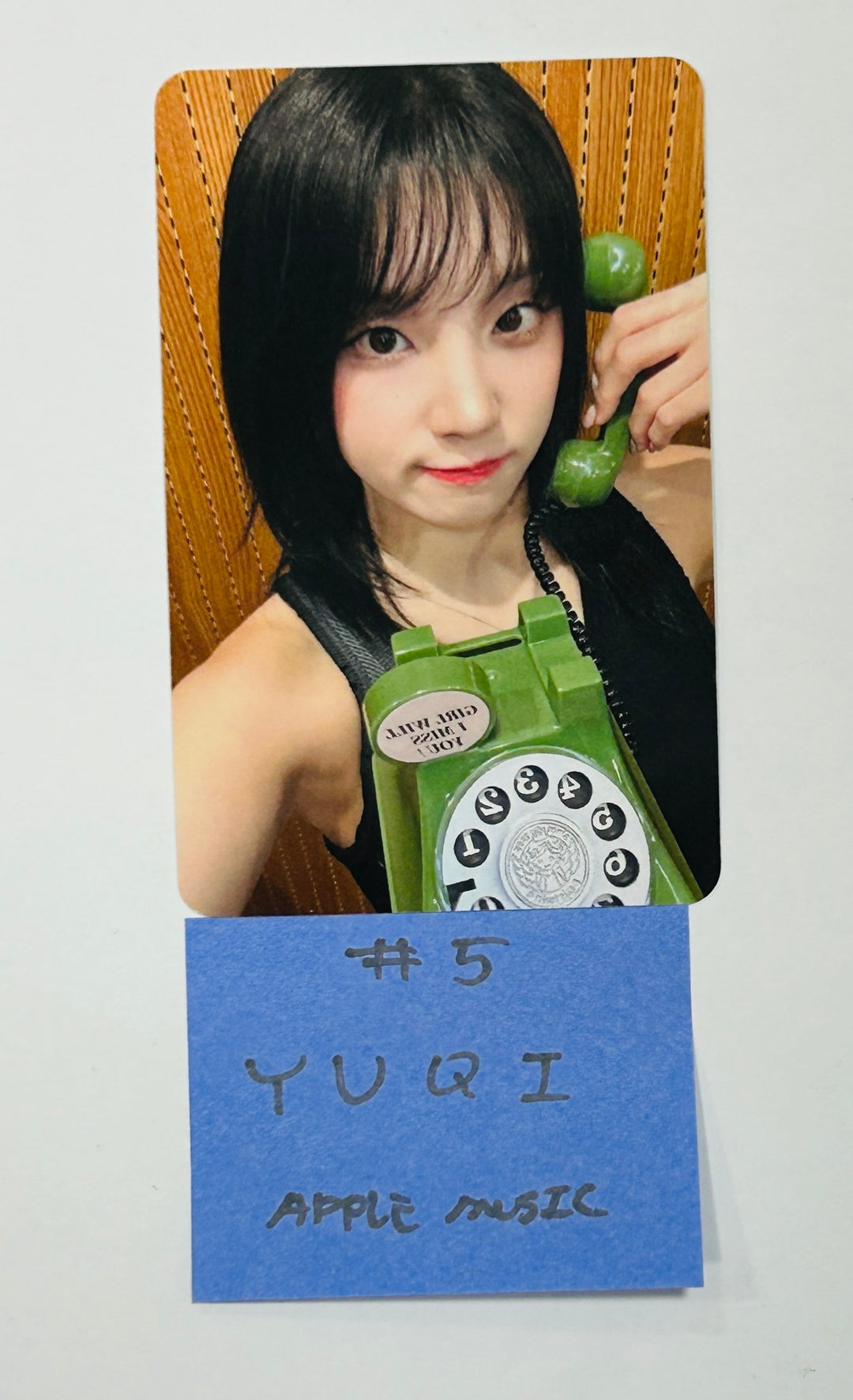 YUQI "YUQ1" - Apple Music Fansign Event Photocard [24.8.22] - HALLYUSUPERSTORE