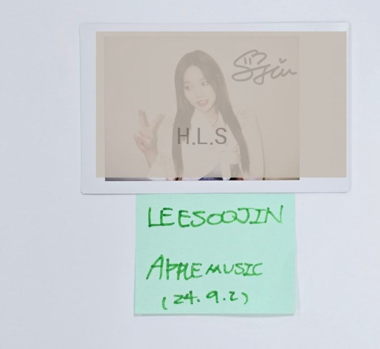 Leesoojin (Of Weeekly) "Bliss " - Hand Autographed(Signed) Polaroid [24.9.2] - HALLYUSUPERSTORE
