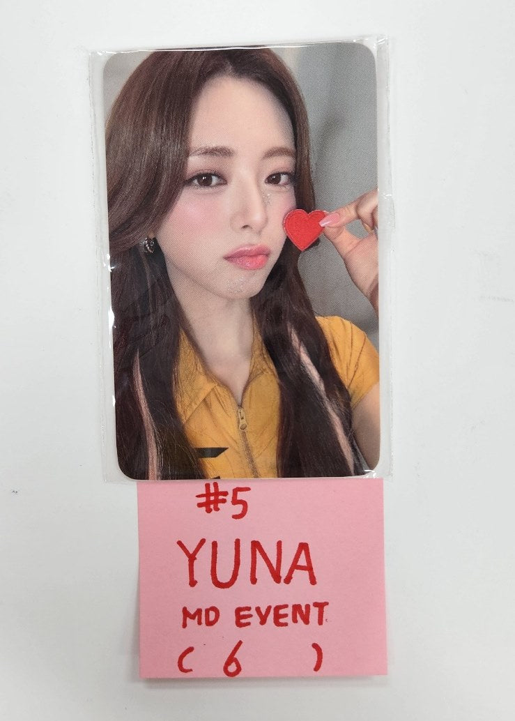 ITZY "Gold" - Pop-Up Store MD Event Photocard [24.10.16]