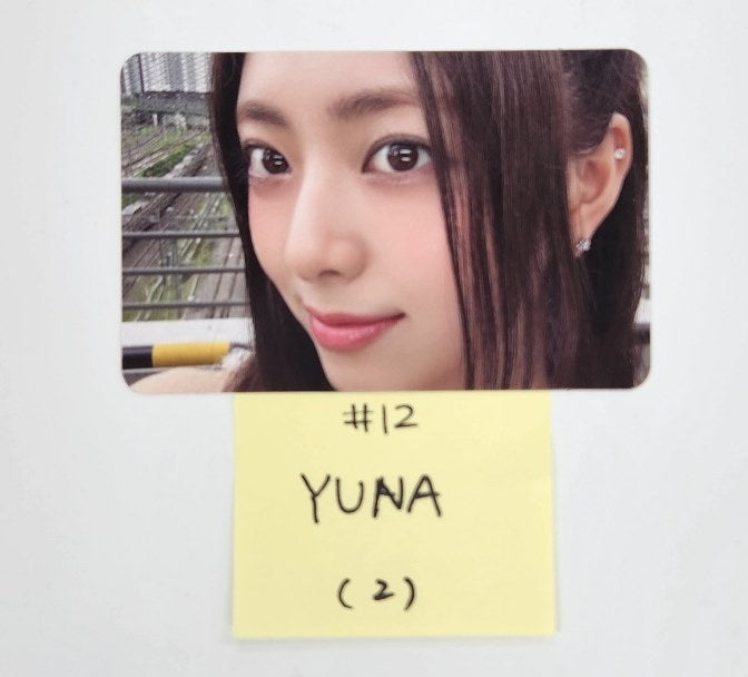 ITZY "Gold" - Official Photocard [24.10.16]