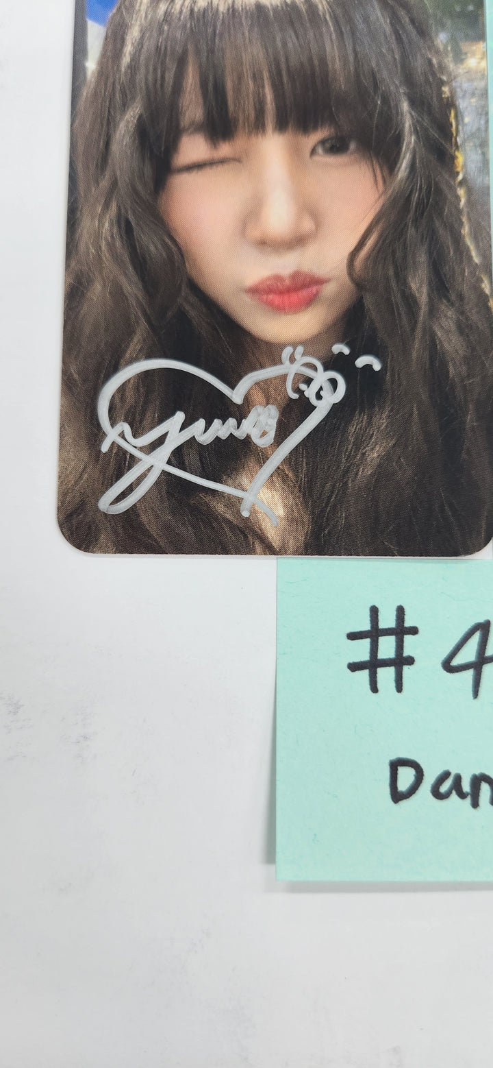 LOVEONE "FUNNY HONEY" - Hand Autographed(Signed) Photocard [24.11.25]