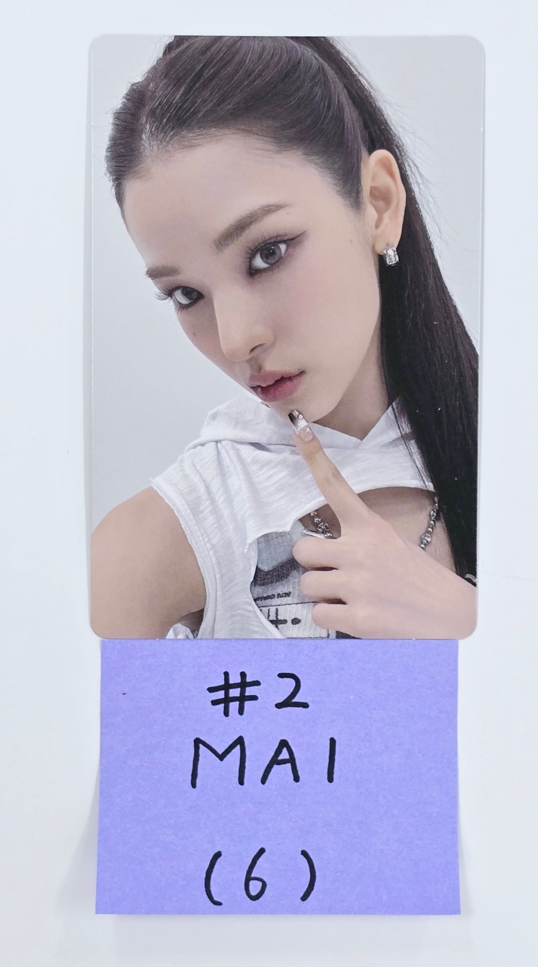IZNA "N/a" - Official Trading Photocard (Restocked) [24.11.26]