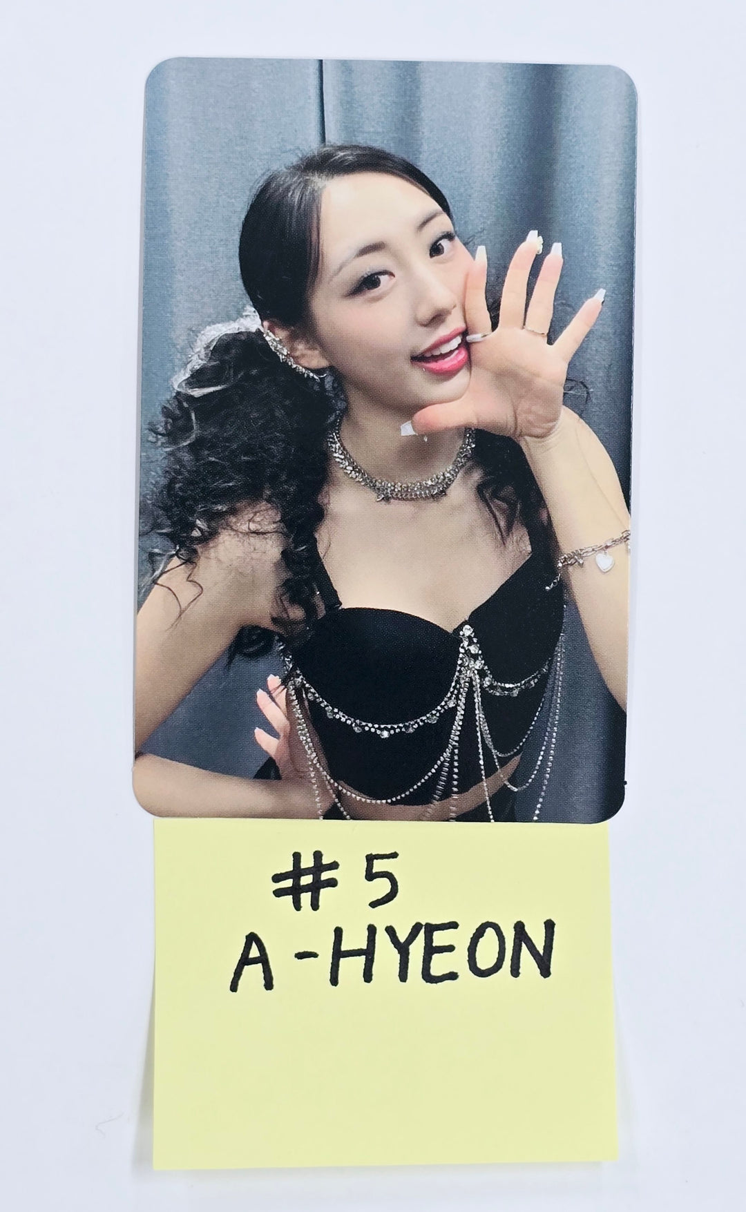 I:MOND "Under My" - Official Photocard [25.2.27]