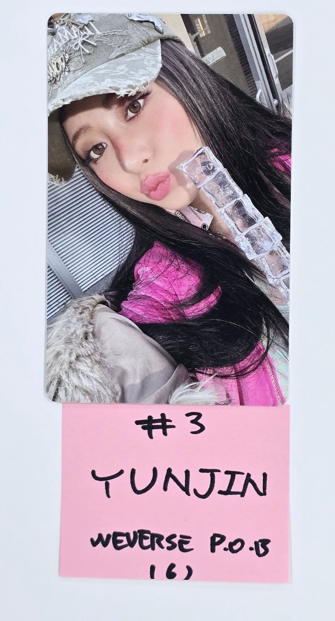Le Sserafim "Hot" - Weverse Shop Pre-Order Benefit Photocard (Restocked) [25.3.18]