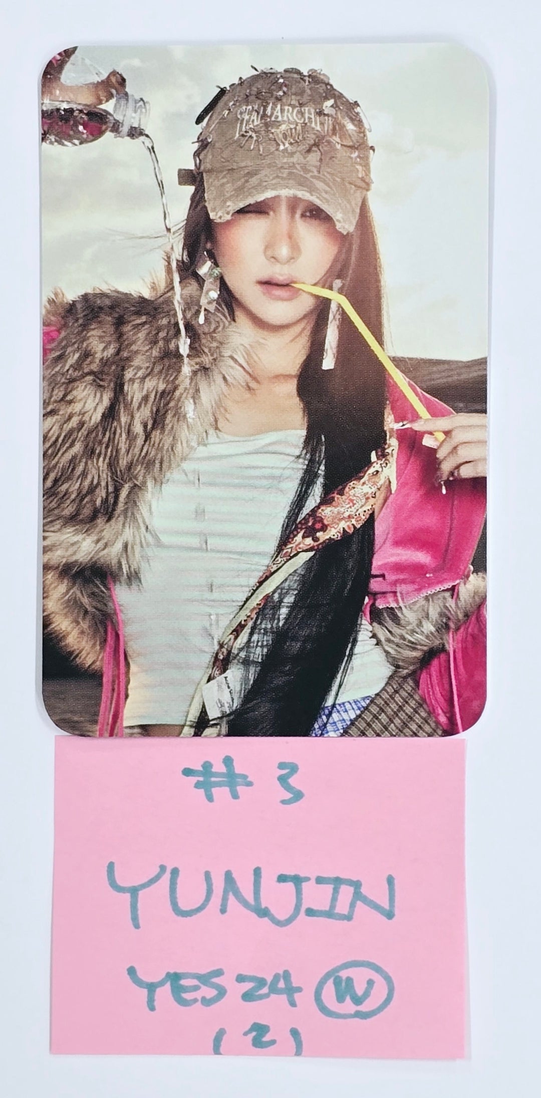 Le Sserafim "Hot" - Yes24 Pre-Order Benefit Photocard [Weverse Album Ver.] (Restocked) [25.3.18]