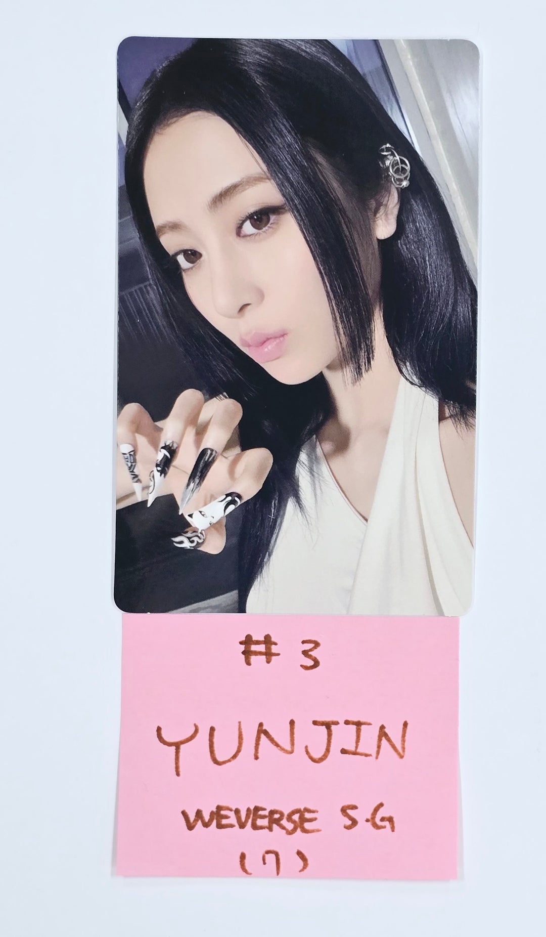 Le Sserafim "Hot" - Weverse Shop Special Gift Photocard (Restocked) [25.3.18]