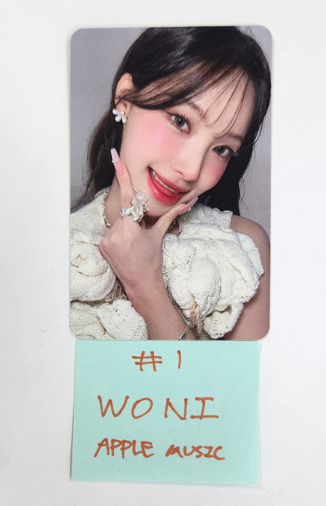 RESCENE "Glow Up" - Apple Music Fansign Event Photocard Round 2 [25.3.19]