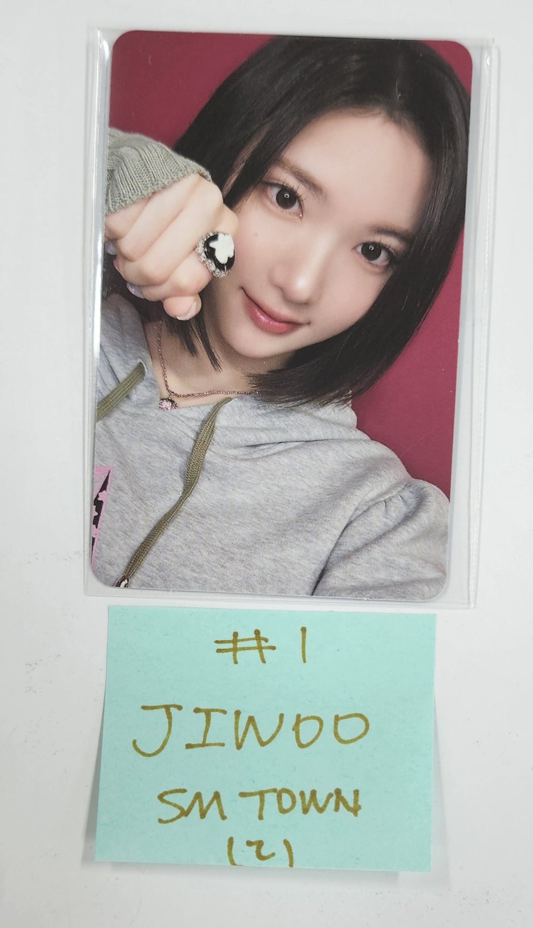 Hearts2Hearts "The Chase" - SM Town Fansign Event Photocard [25.3.19]