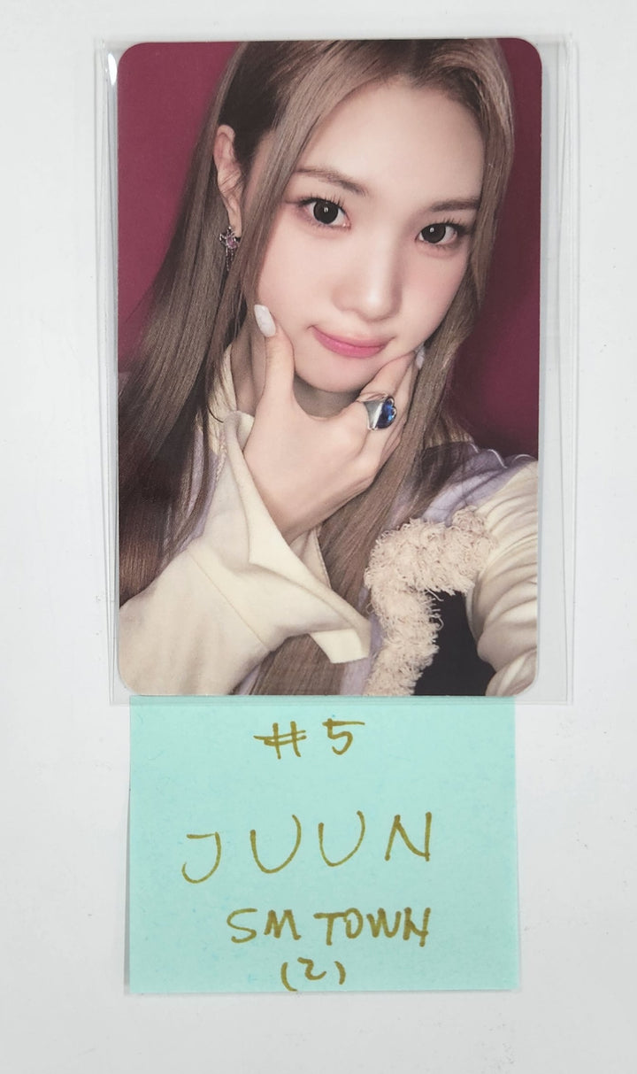 Hearts2Hearts "The Chase" - SM Town Fansign Event Photocard [25.3.19]