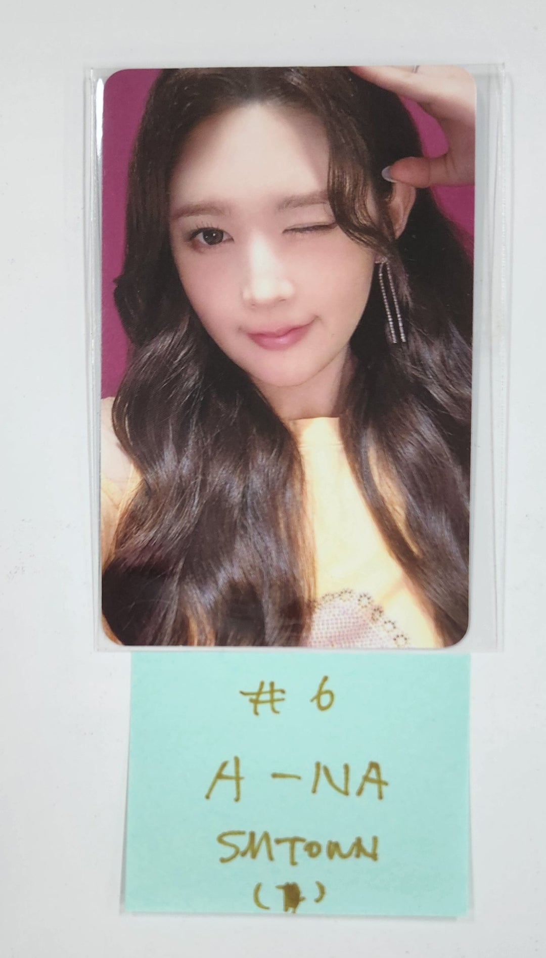 Hearts2Hearts "The Chase" - SM Town Fansign Event Photocard [25.3.19]