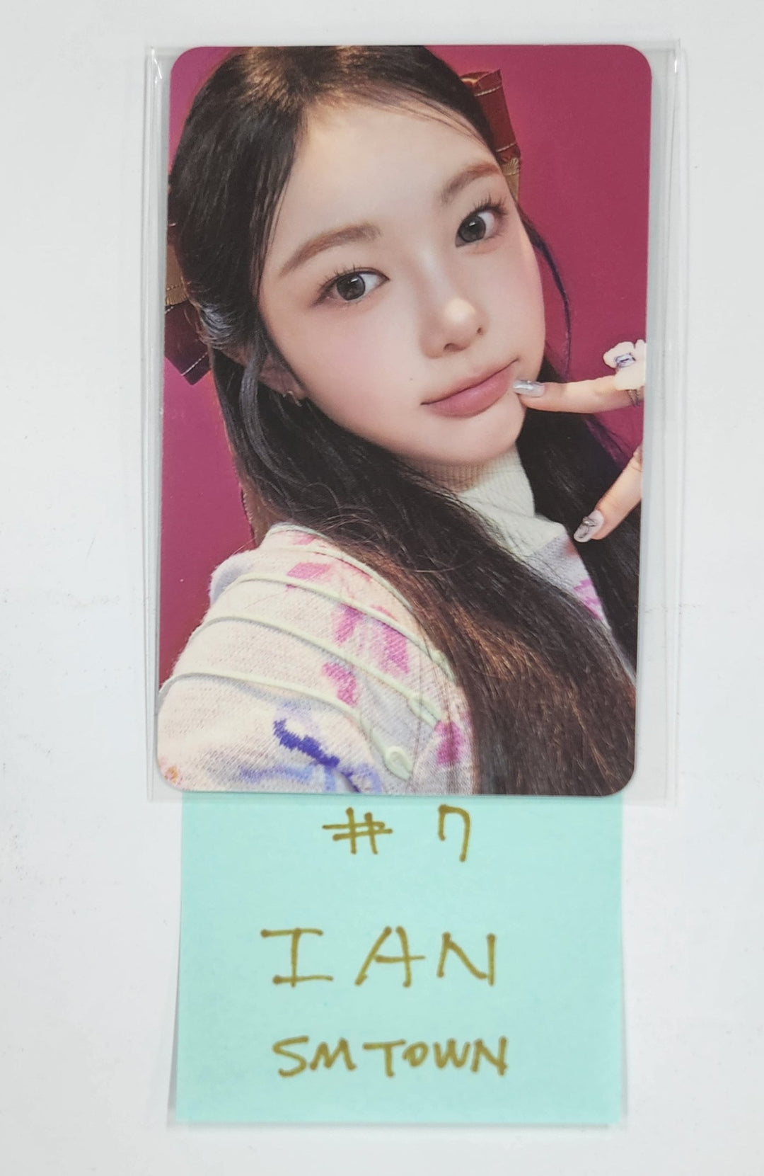 Hearts2Hearts "The Chase" - SM Town Fansign Event Photocard [25.3.19]