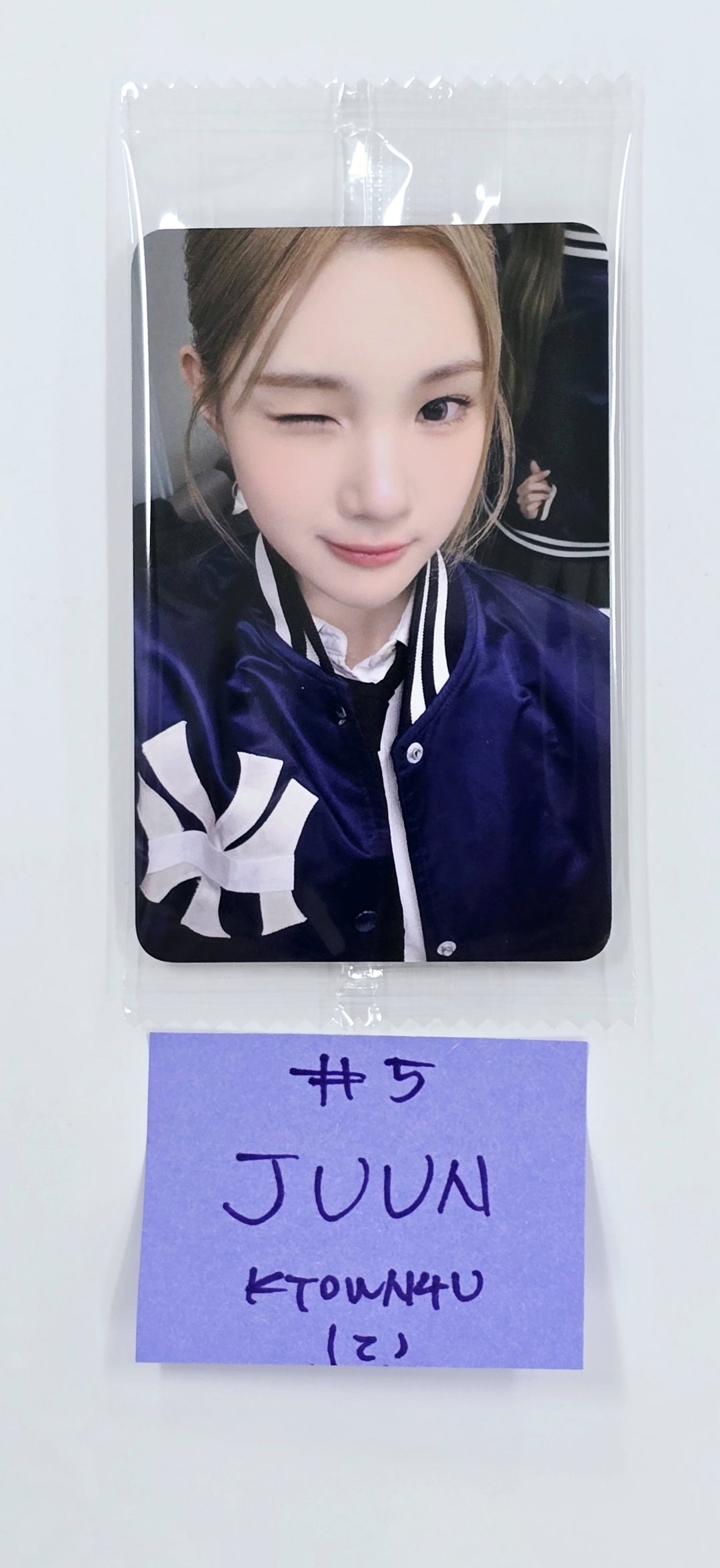 Hearts2Hearts "The Chase" - Ktown4U Fansign Event Photocard [25.3.20]