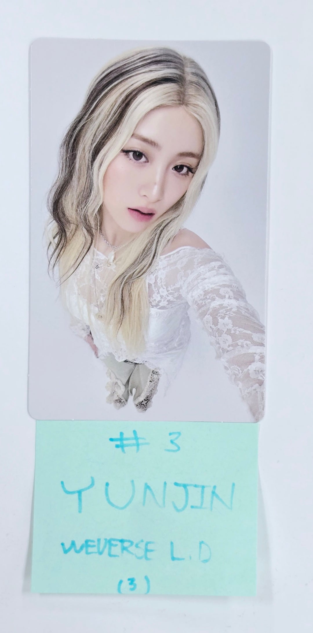 Le Sserafim "Hot" - Weverse Shop Lucky Draw Event Photocard [25.3.24]
