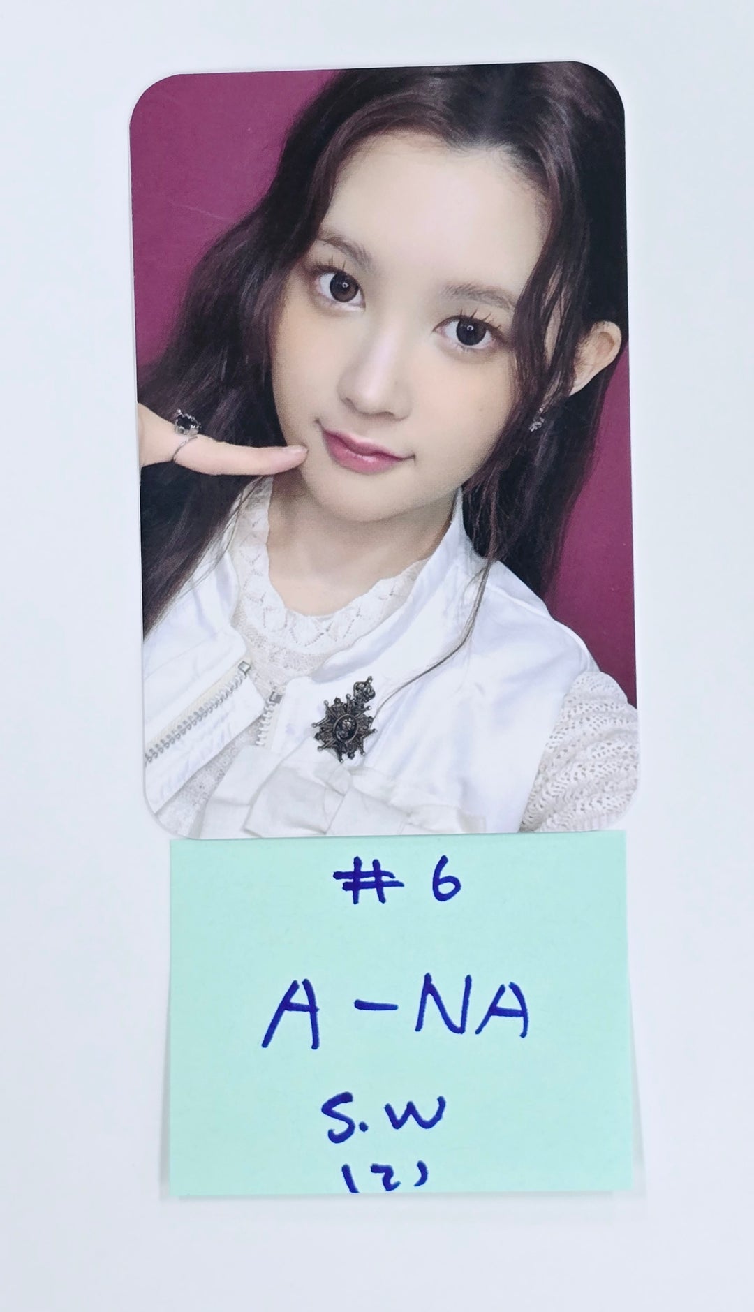 Hearts2Hearts "The Chase" - Soundwave Fansign Event Photocard [25.3.24]