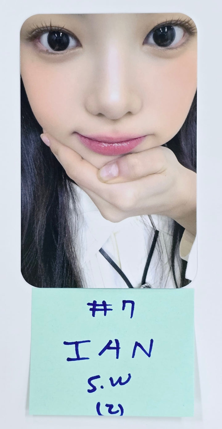 Hearts2Hearts "The Chase" - Soundwave Fansign Event Photocard [25.3.24]