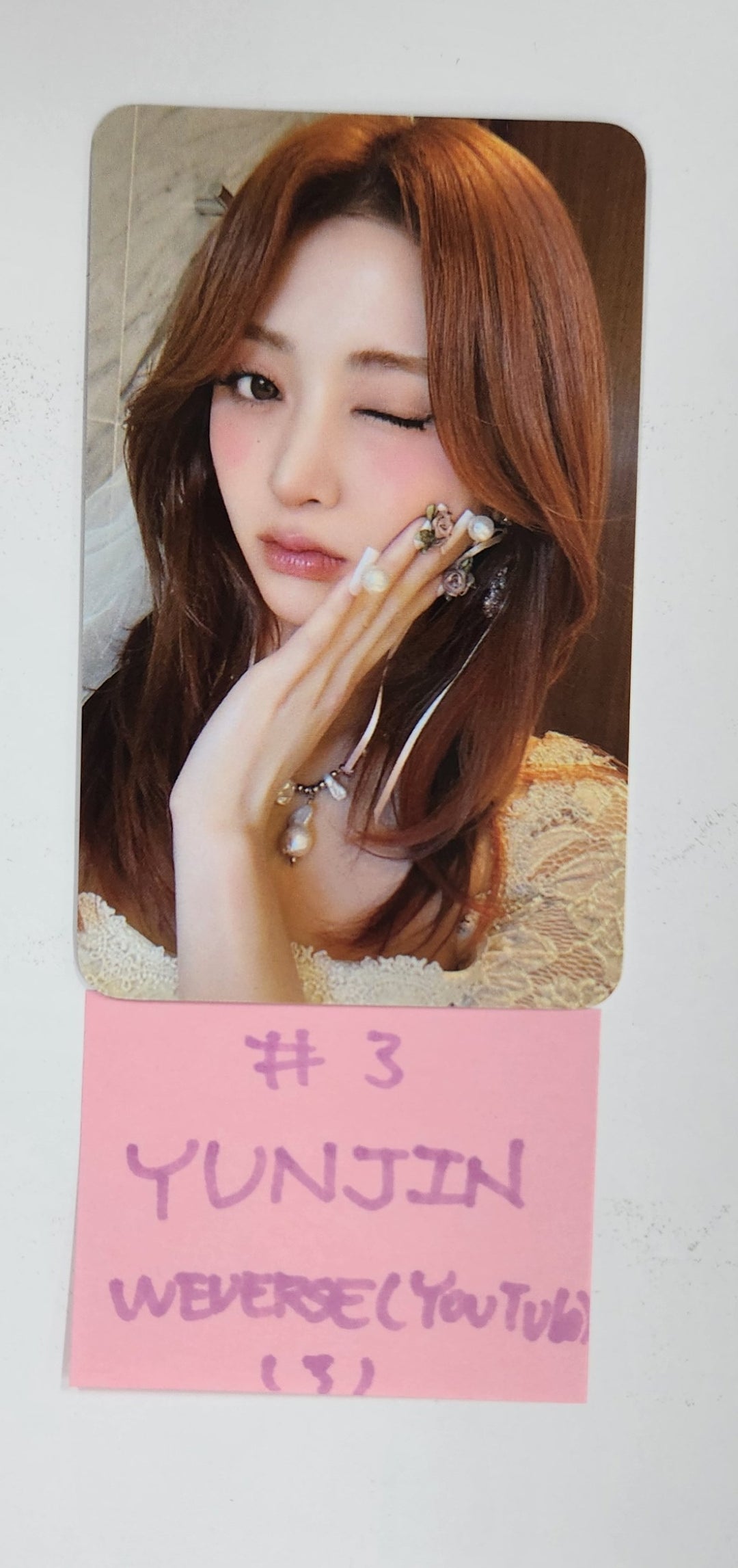 Le Sserafim "Hot" - Weverse Shop (YouTube) Gift Photocard [Compact Ver.] [25.3.25]