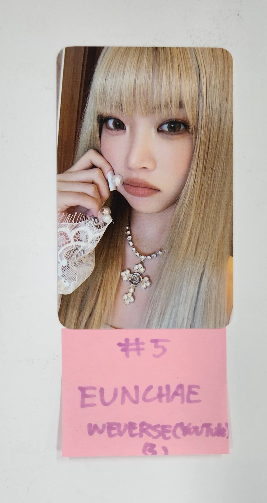 Le Sserafim "Hot" - Weverse Shop (YouTube) Gift Photocard [Compact Ver.] [25.3.25]