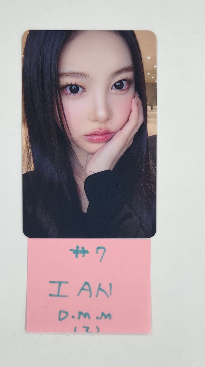 Hearts2Hearts "The Chase" - Dear My Muse Fansign Event Photocard [25.3.25]