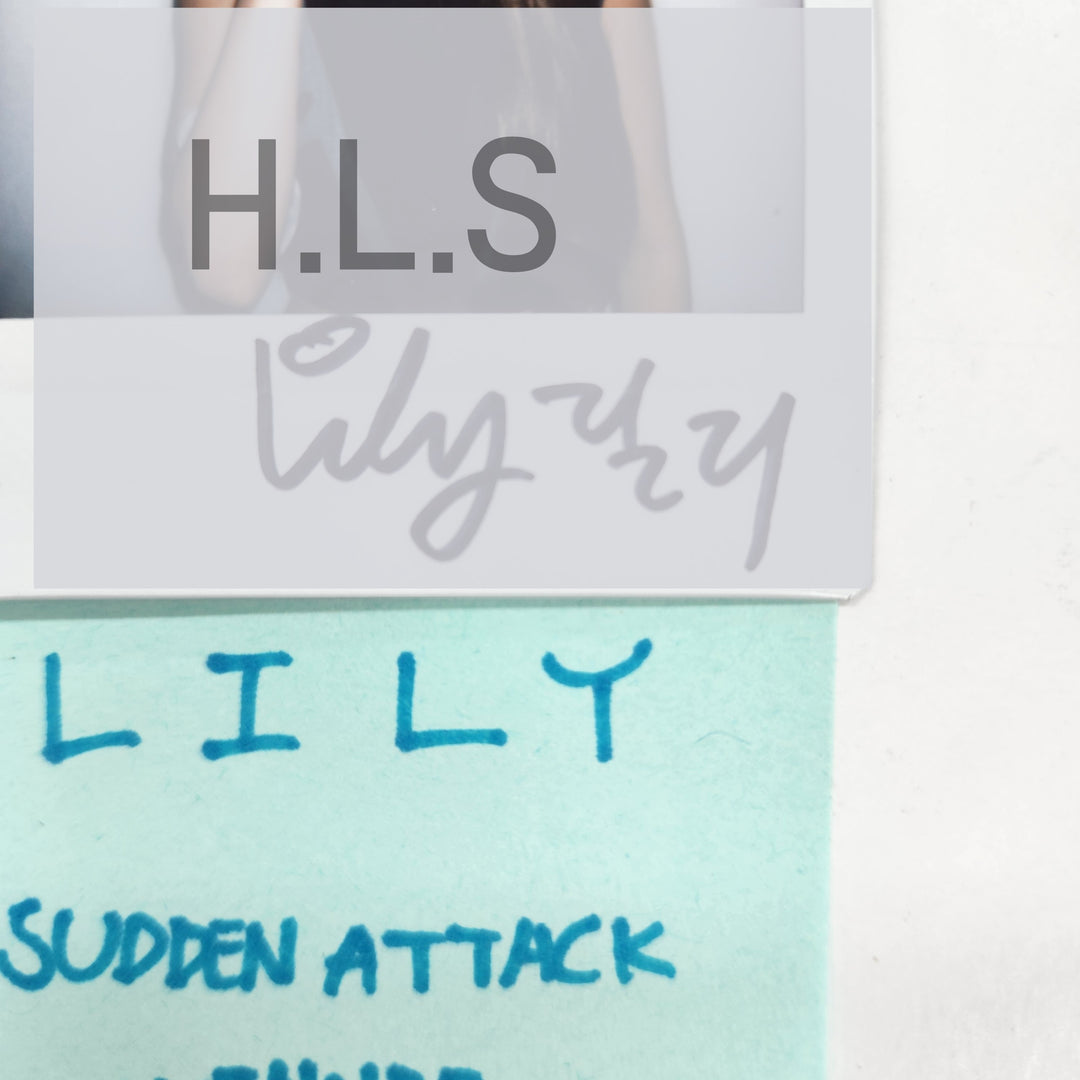 Lily (Of NMIXX) - Hand Autographed(Signed) Polaroid [25.4.1]
