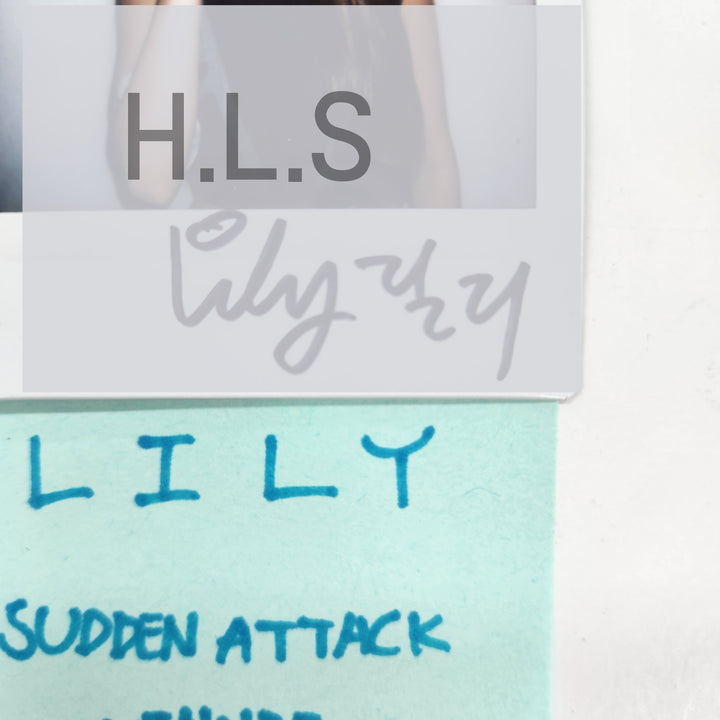 Lily (Of NMIXX) - Hand Autographed(Signed) Polaroid [25.4.1]