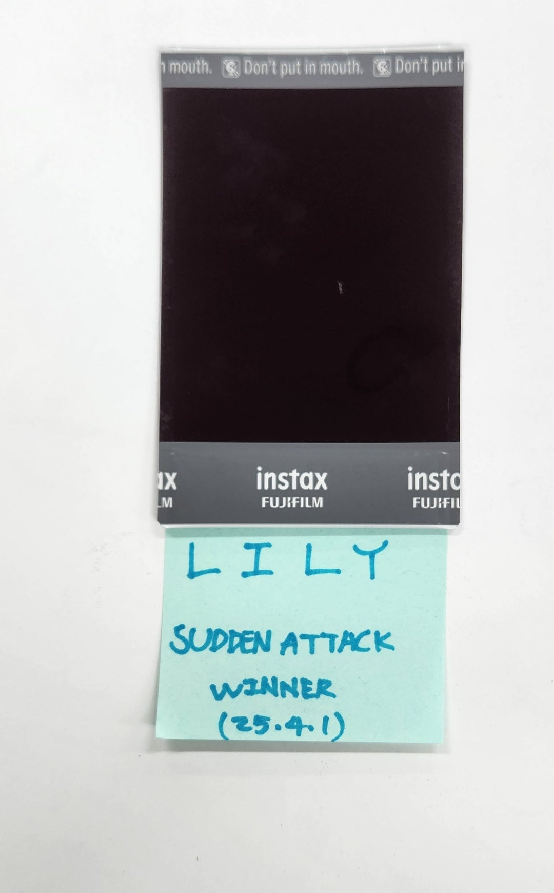 Lily (Of NMIXX) - Hand Autographed(Signed) Polaroid [25.4.1]