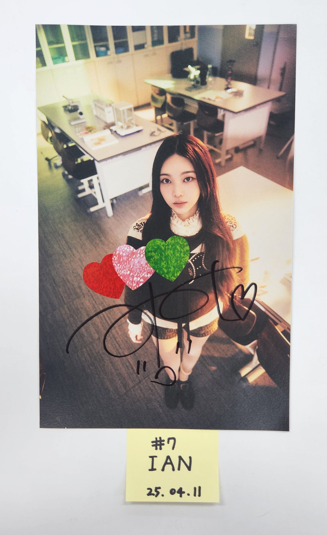 Hearts2Hearts "The Chase" - A Cut Page From Fansign Event Album [25.4.11]