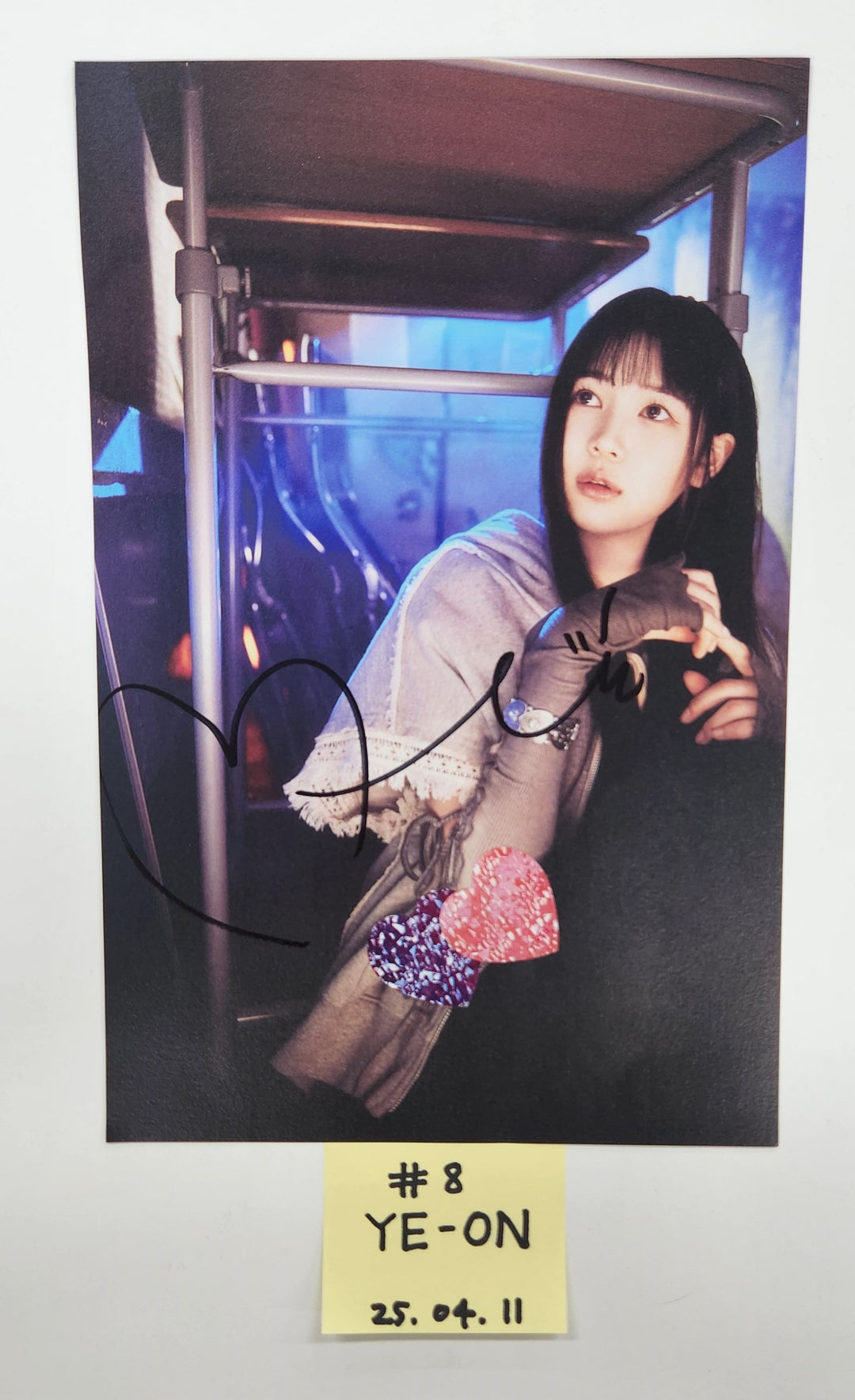 Hearts2Hearts "The Chase" - A Cut Page From Fansign Event Album [25.4.11]