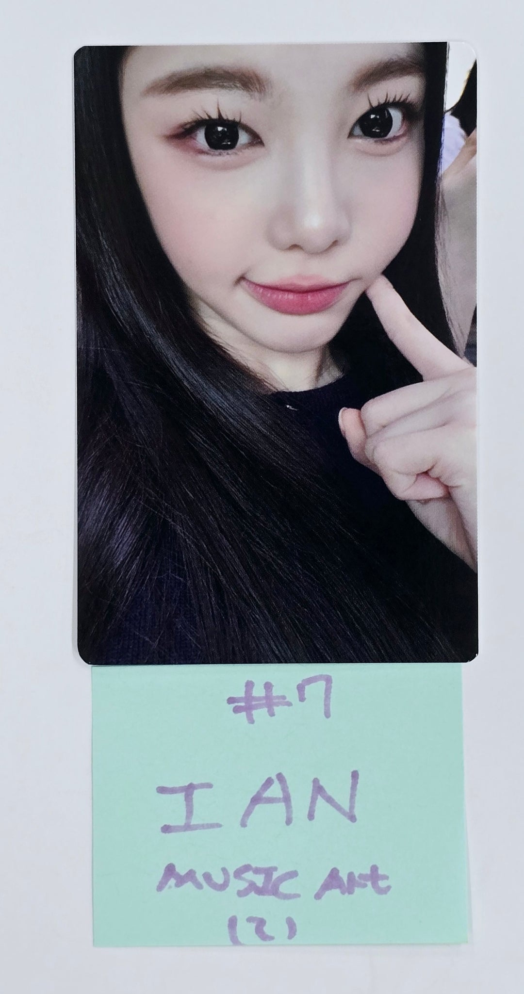Hearts2Hearts "The Chase" - Music Art Fansign Event Photocard Round 3 [25.4.14]