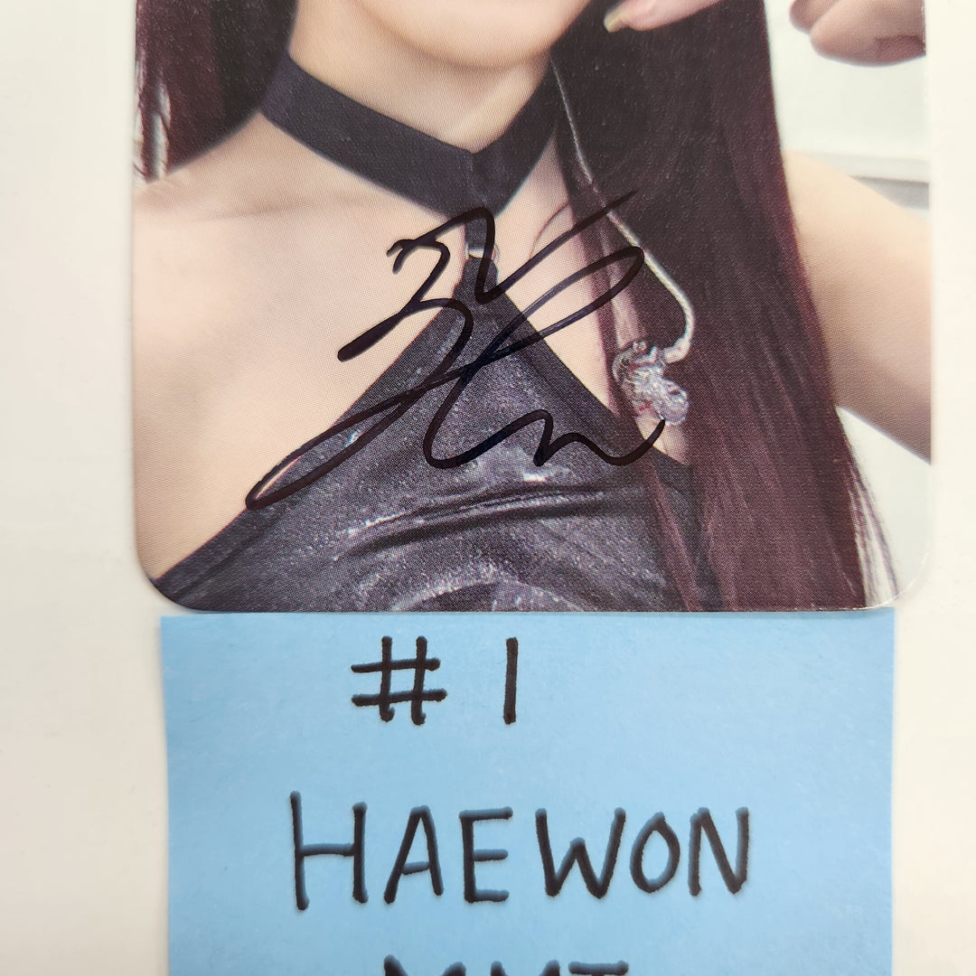 HAEWON&amp; KYUJIN (Of NMIXX) "Fe3O4: FORWARD" - Hand Autographed(Signed) Photocard [25.04.15]