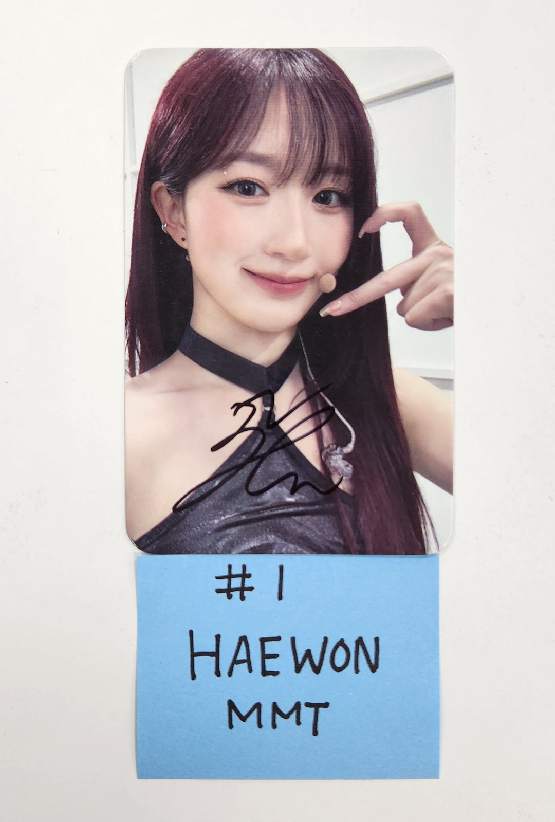 HAEWON&amp; KYUJIN (Of NMIXX) "Fe3O4: FORWARD" - Hand Autographed(Signed) Photocard [25.04.15]