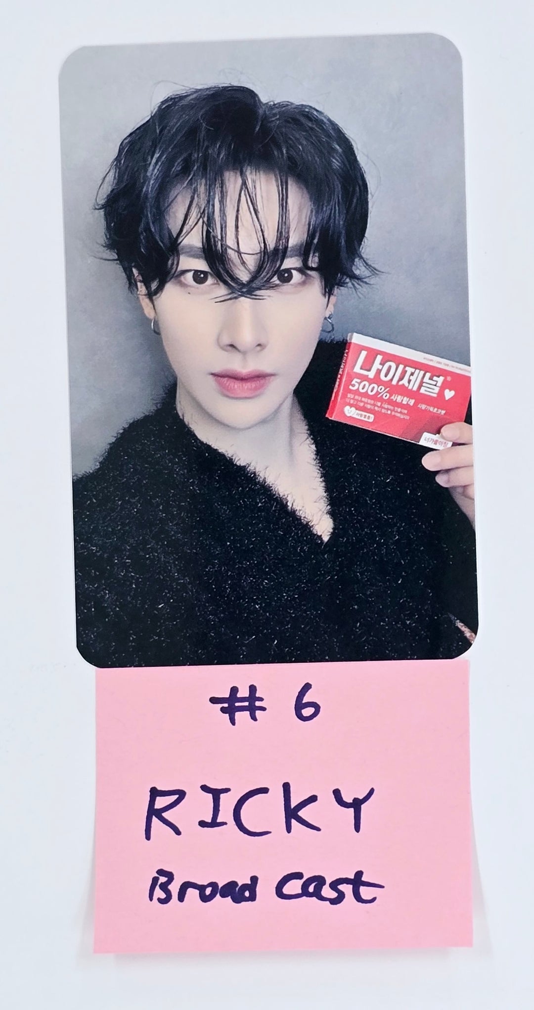 ZEROBASEONE "𝗕𝗟𝗨𝗘 𝗣𝗔𝗥𝗔𝗗𝗜𝗦𝗘" The 5th Mini Album - Broadcast Photocard [25.4.16]