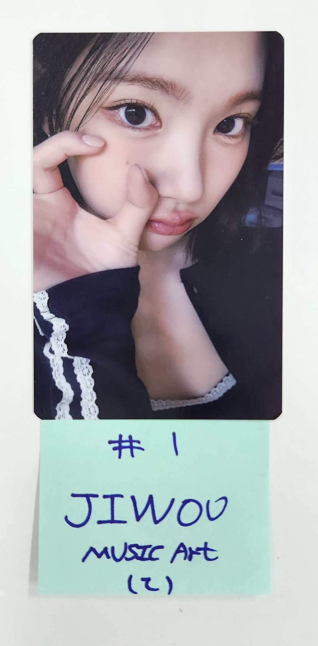 Hearts2Hearts "The Chase" - Music Art Fansign Event Photocard Round 5 [25.4.17]