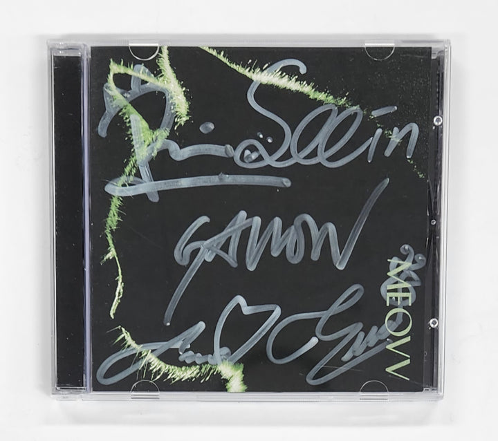MEOVV "TOXIC" - Hand Autograhped(Signed) Promo Album [25.4.18]