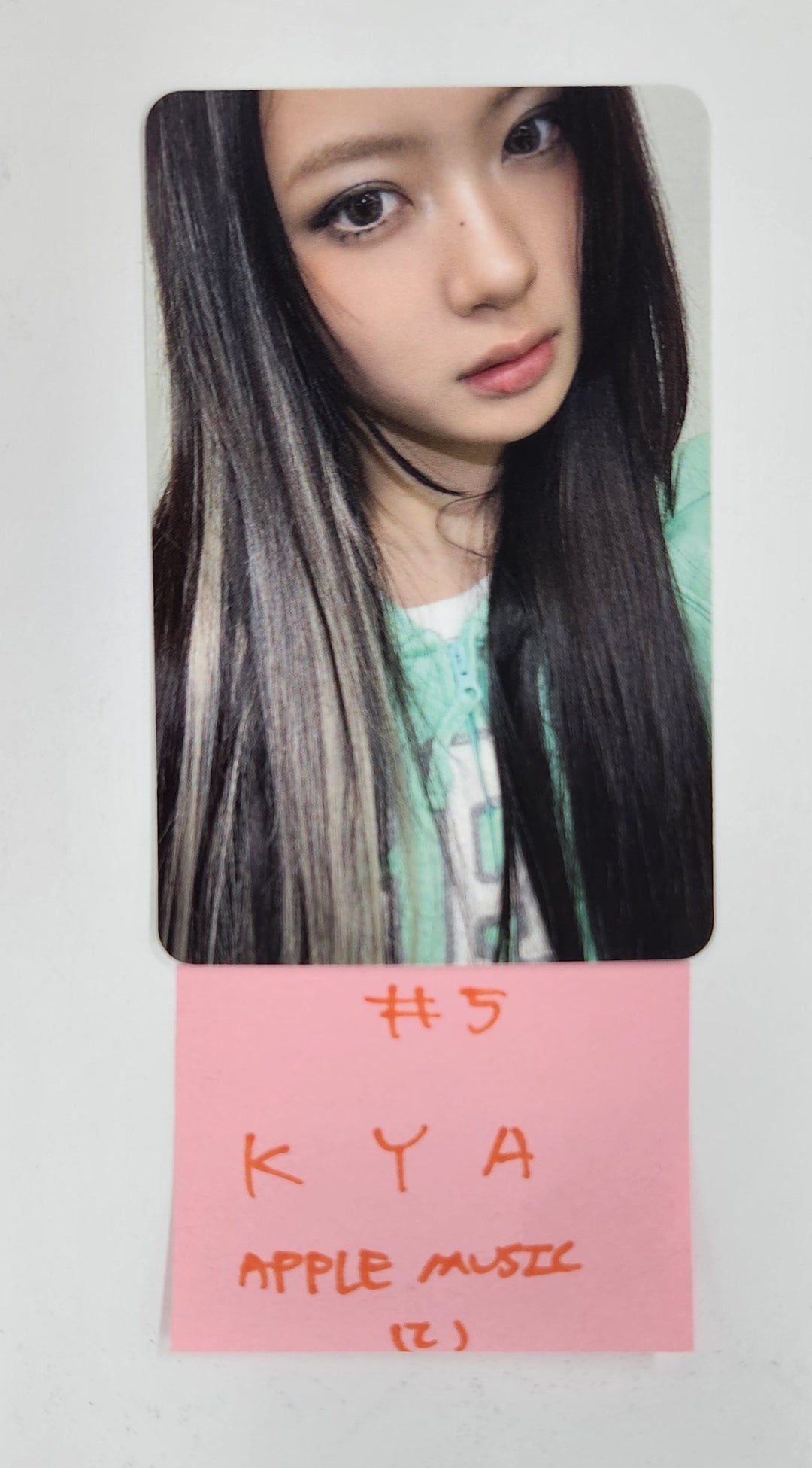 KiiiKiii "UNCUT GEM" - Apple Music Fansign Event Photocard [DIGGING Ver.] [25.4.21]