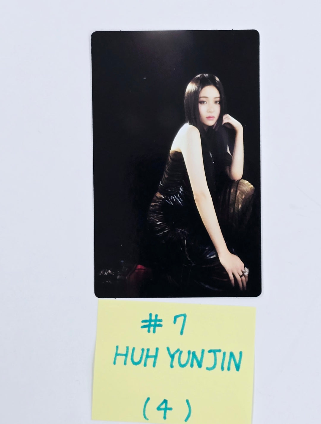 LE SSERAFIM "EASY CRAZY HOT" 2025 LE SSERAFIM TOUR - Official Mini Photocard (1) [25.4.21]