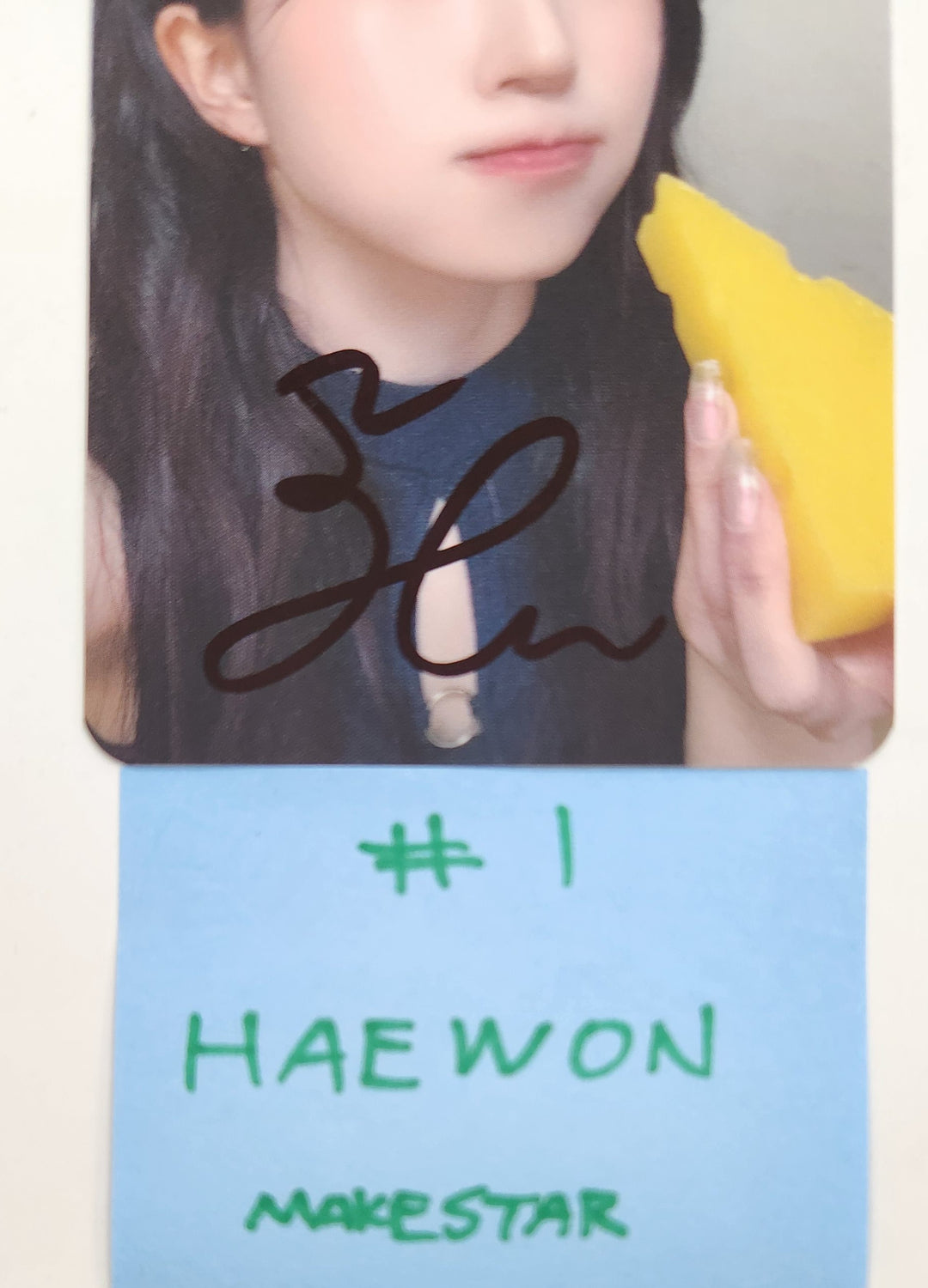 NMIXX "Fe3O4: FORWARD" - Hand Autographed(signed) Photocard [25.4.23]