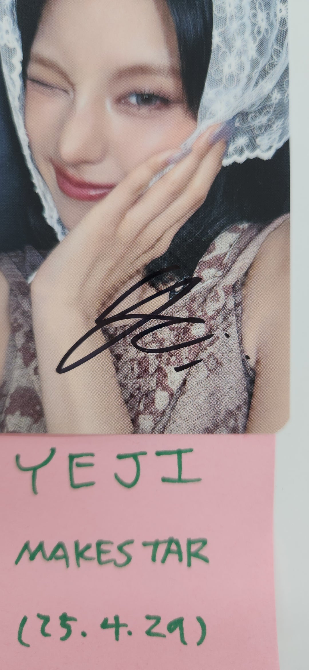 YEJI (Of ITZY) "Air" - Hand Autographed(Signed) Photocard [25.4.29]
