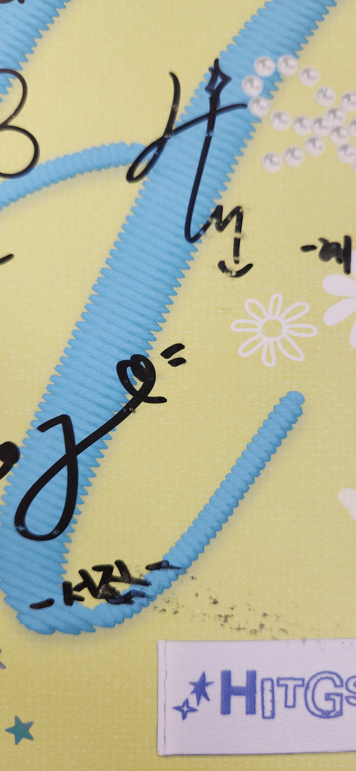 UNIS "SWICY", HITGS "Things we love : H", NEXZ "O-RLY?" - Hand Autographed(Signed) Promo Album [25.5.8]