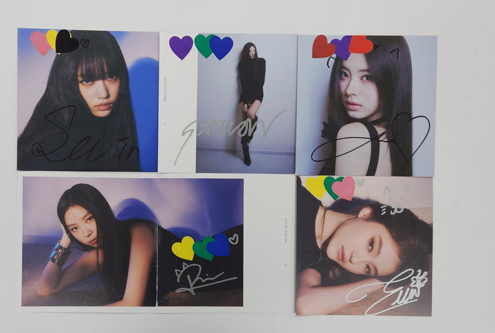 MEOVV "MY EYES OPEN VVIDE" -  A Cut Page From Fansign Event Album [25.5.21]
