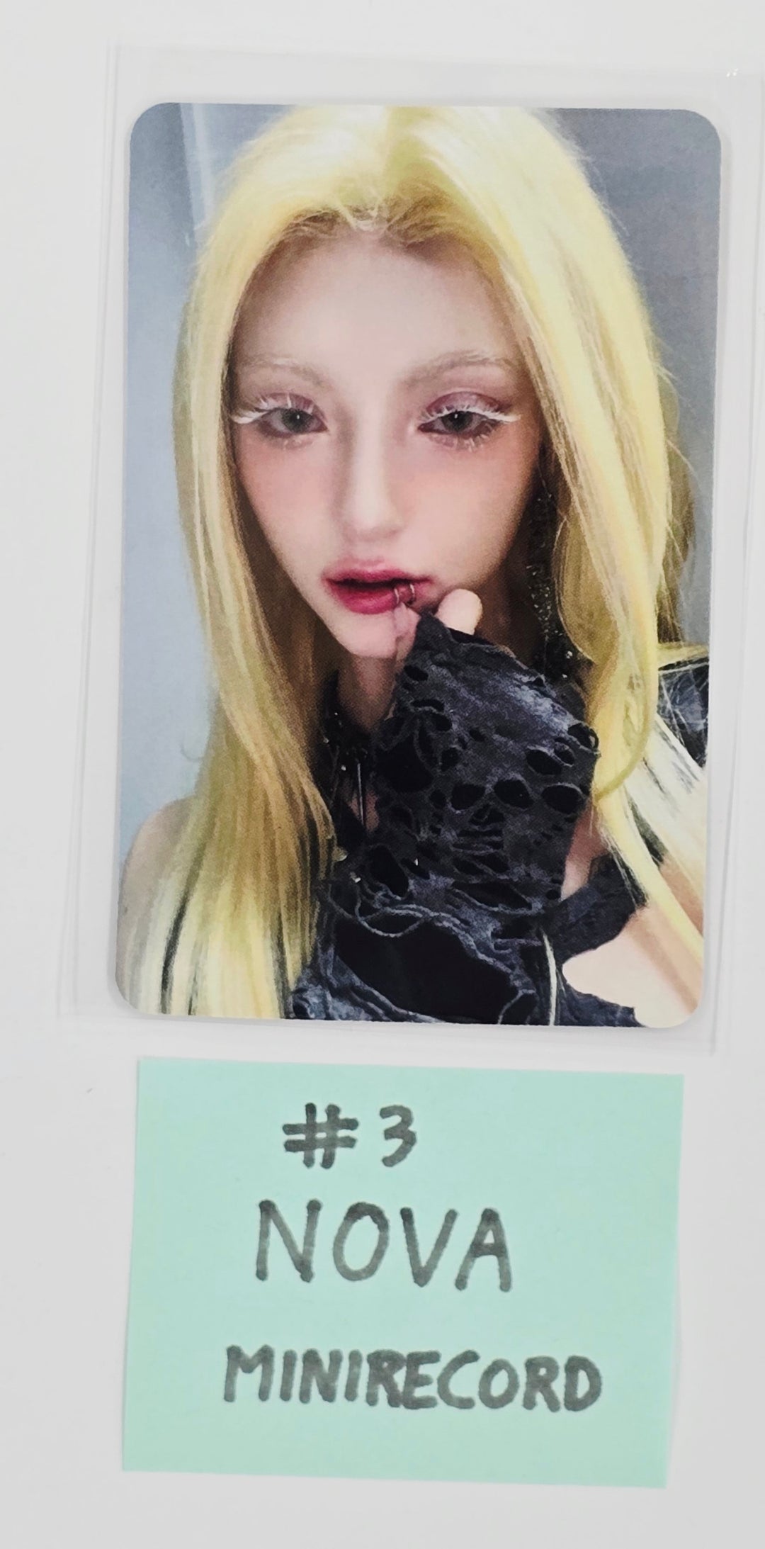 X:IN "Defend Myself" - Mini Record Pre-Order Benefit Photocard [25.5.27]