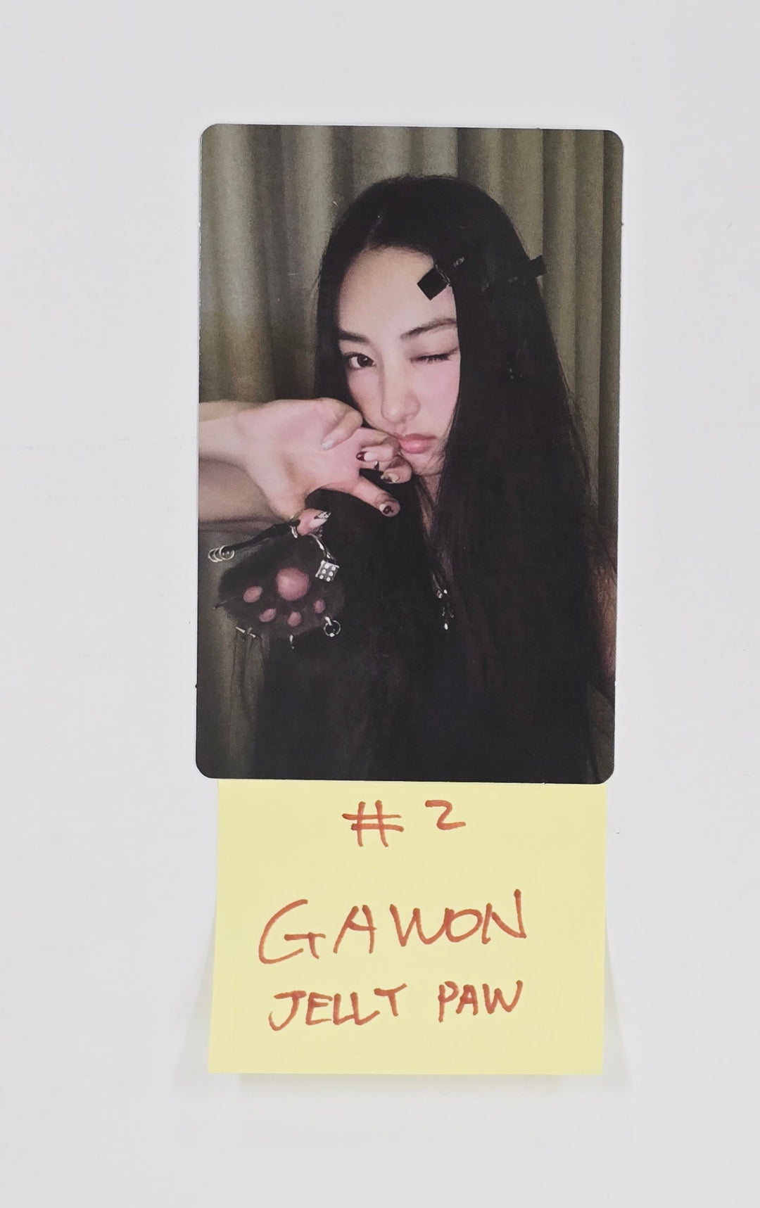 MEOVV "MY EYES OPEN VVIDE" -  Official Photocard, Vintage Photo [Jelly Paw Ver.] [25.5.30]