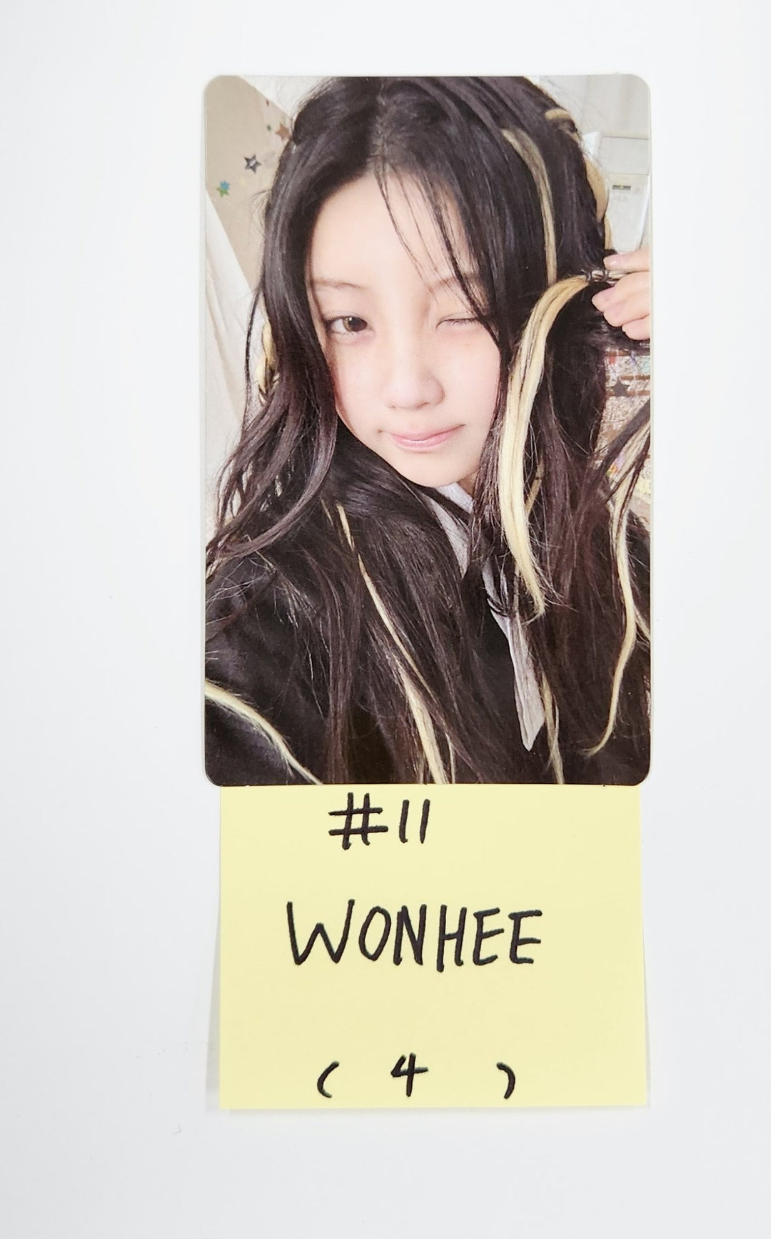 ILLIT "bomb" - Official Photocard [A] [25.6.18]