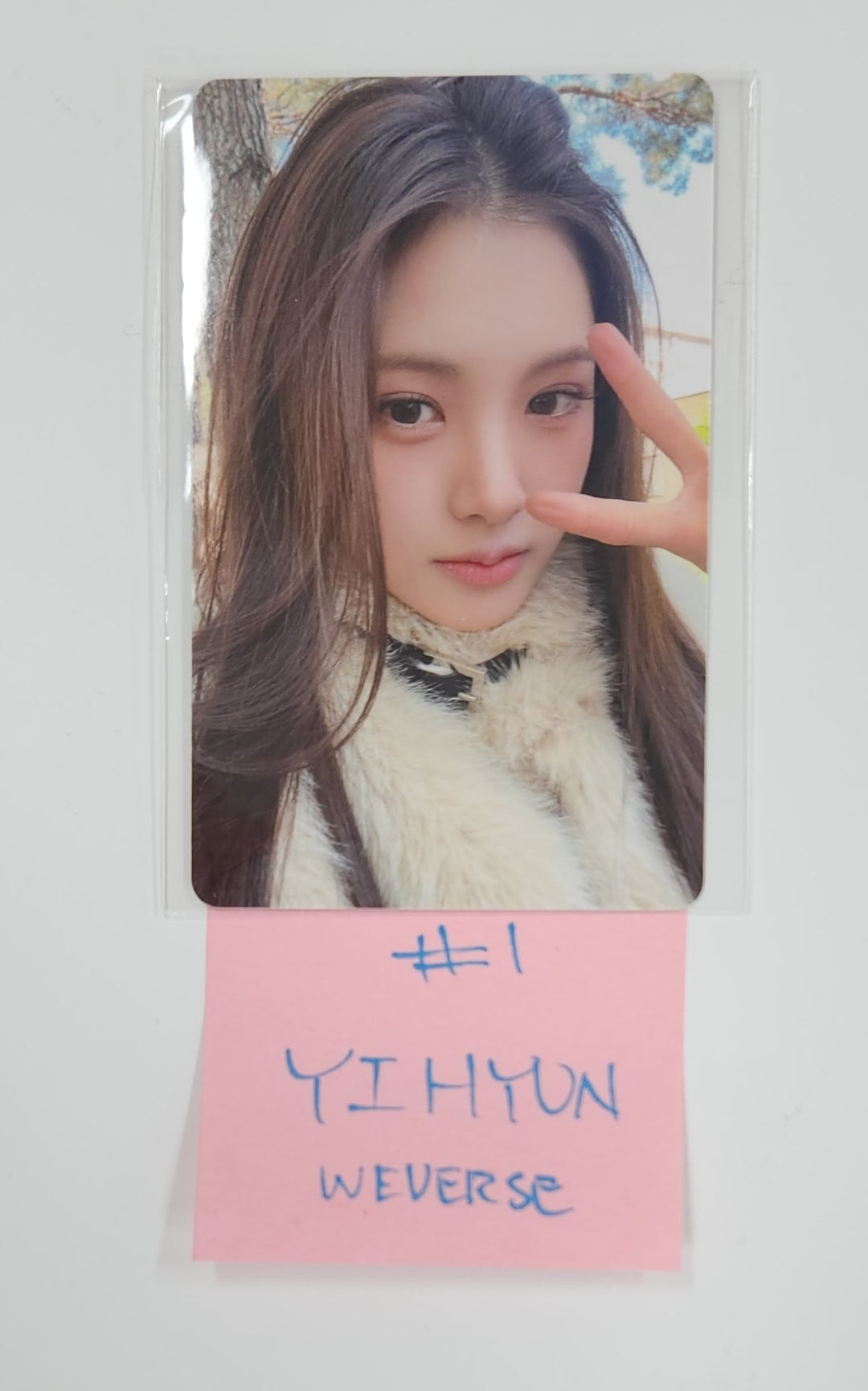 Baby DONT Cry "F Girl" - Weverse Shop Pre-Order Benefit Photocard [25.6.26]