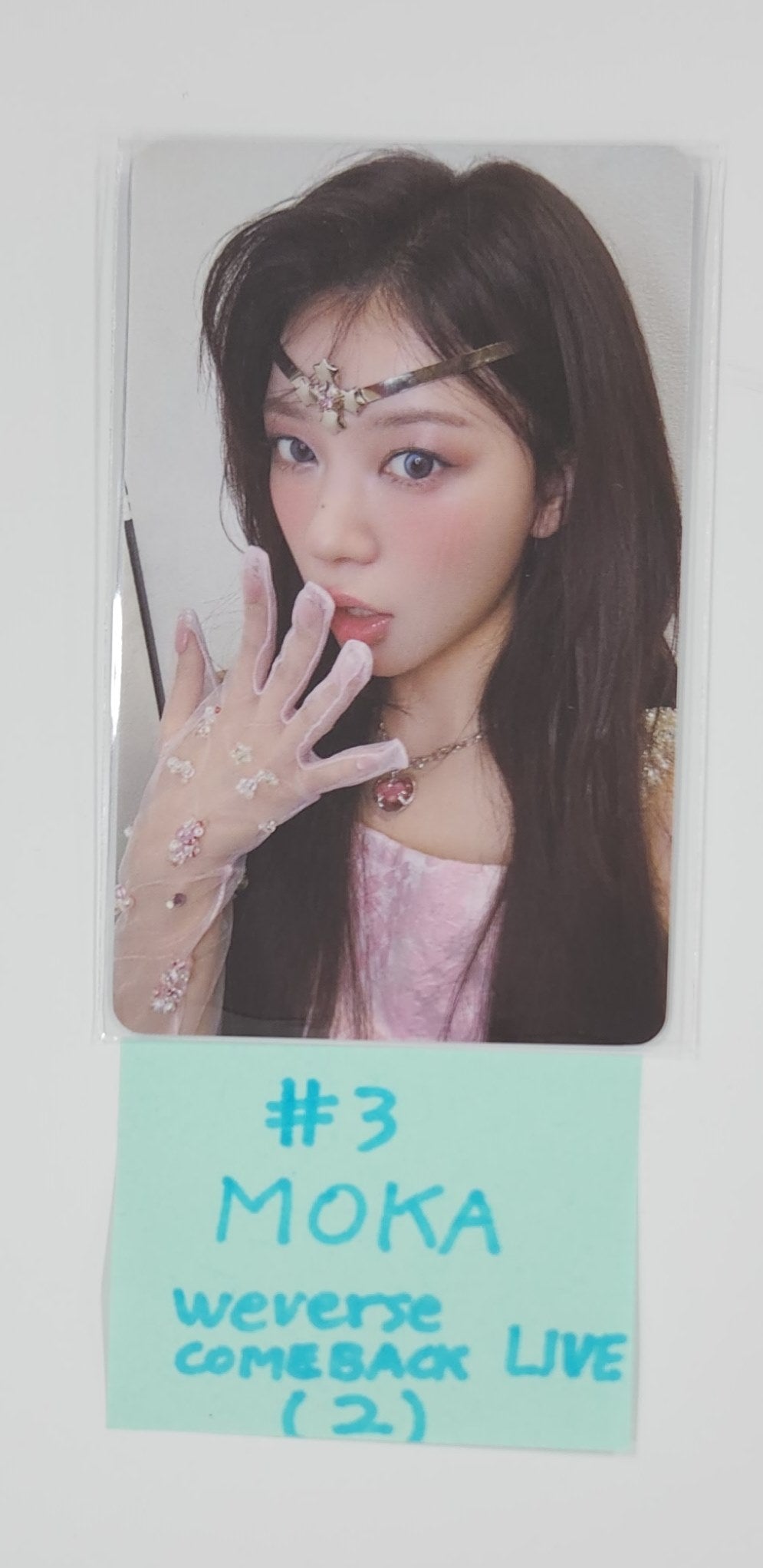ILLIT "bomb" - Weverse Shop [Come Back Live] Pre-Order Benefit Photocard [Photobook Ver.] [25.7.3]