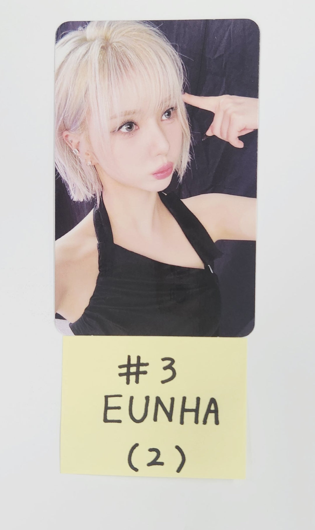 VIVIZ "A Montage of ( )" - Official Photocard [25.7.9]