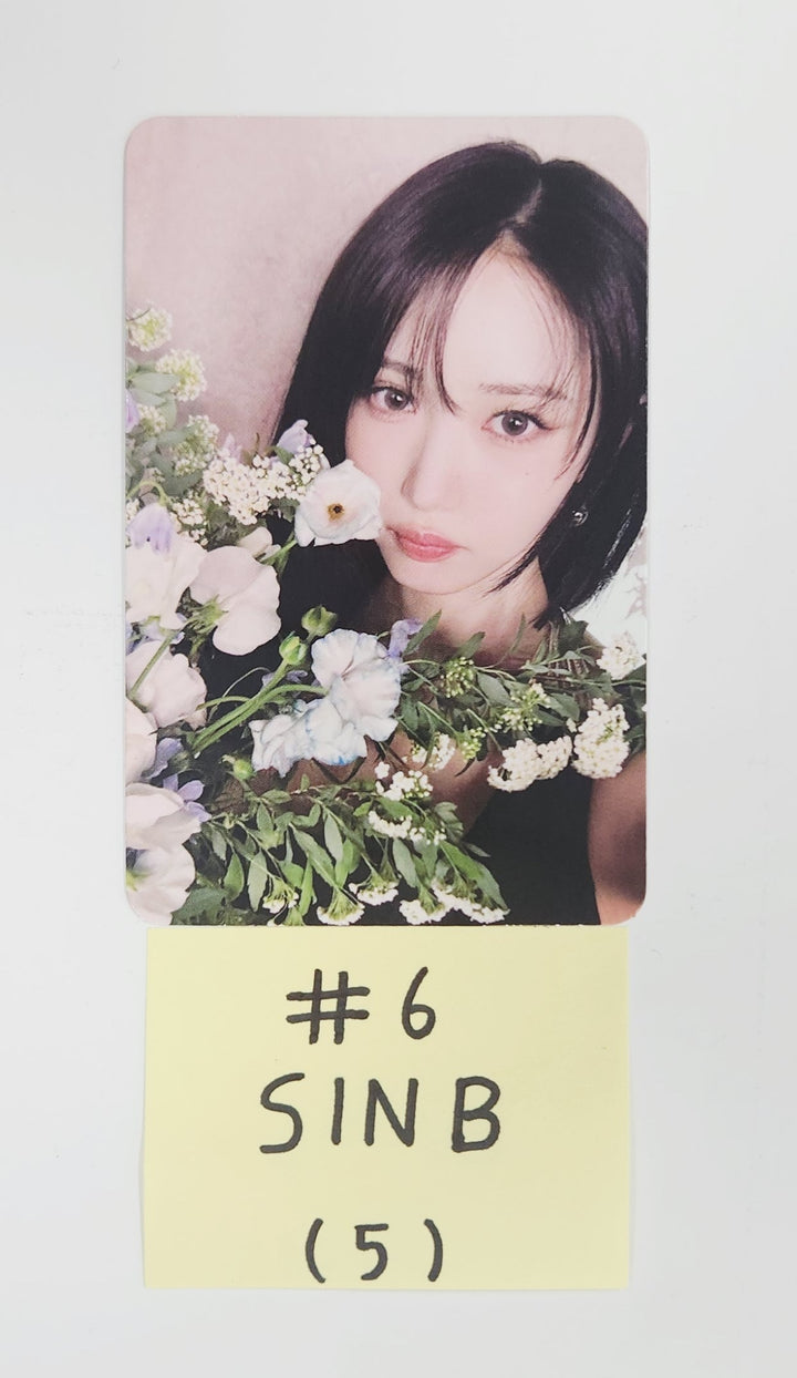 VIVIZ "A Montage of ( )" - Official Photocard [25.7.9]