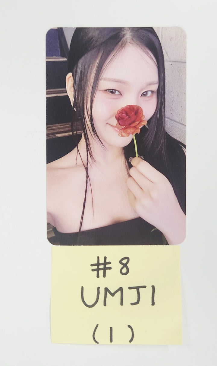 VIVIZ "A Montage of ( )" - Official Photocard [25.7.9]