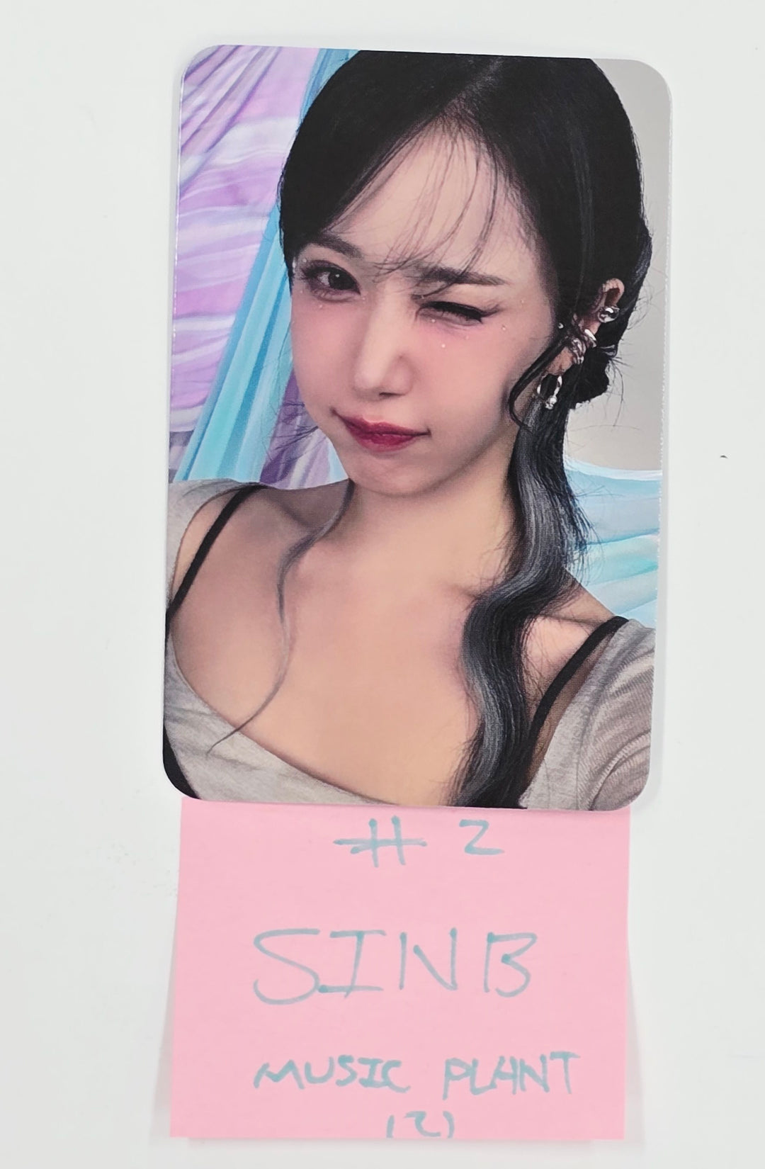 VIVIZ "A Montage of ( )" - Music Plant Pre-Order Benefit Photocard [25.7.10]